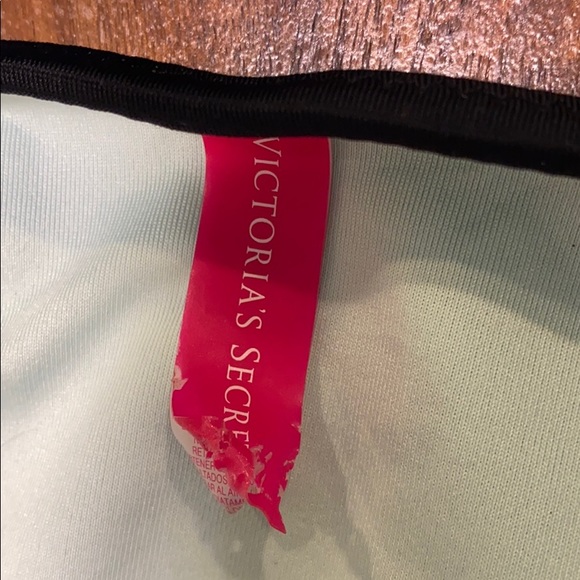 Victoria’s Secret bikini - Picture 7 of 7